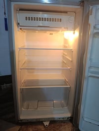 ثلاجه • نضيفه • طول ١م