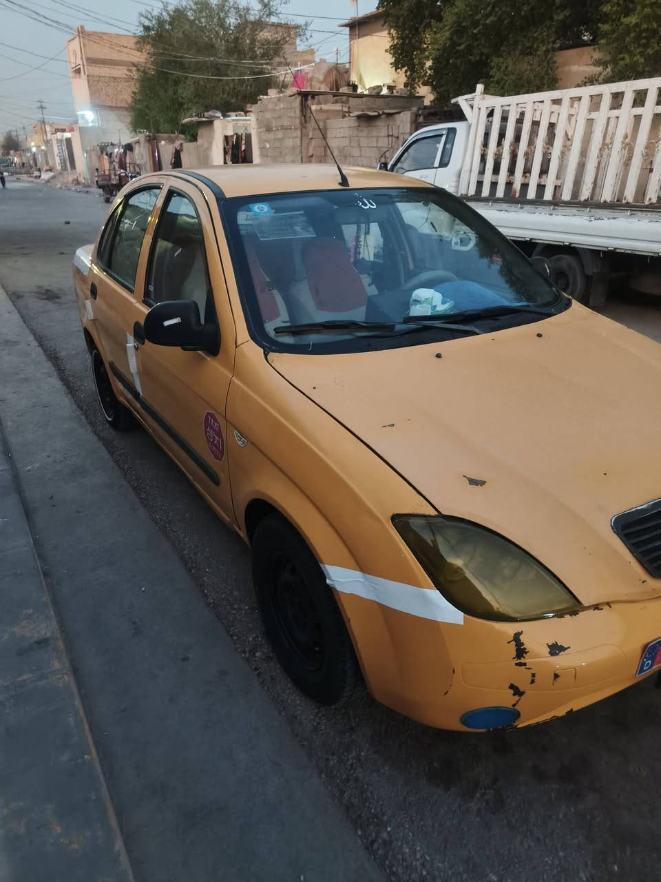 سلام عليكم طيبه ۲۰۱۵ رقم بغداد  هيئه وغرامات عليها ورقة ونص تنزل من سعرها كير ومحرك مكفولات حداديه جديده شواصي مكفولات  تبريد ثلج بيها طخة بل جاملغ سيارة مرتبة و ناعمة مكاني كربلاء سعر 31 وبيها مجال ***********
