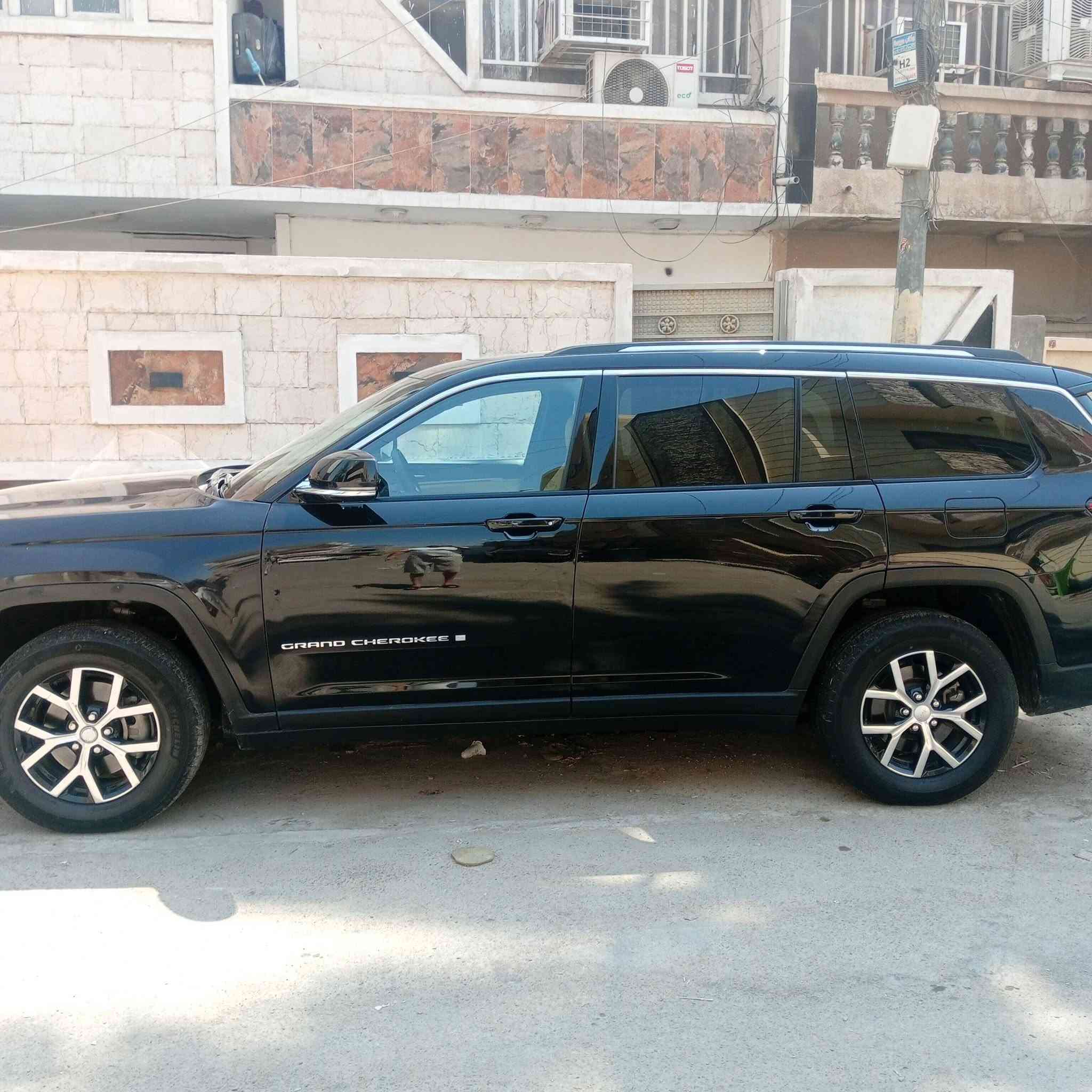 سلام عليكم جيب شيروكي موديل 2024 امريكي فول مواصفات  بانوراما 7راكب vip حادث جاملغ وبنيد سعره 25 وبيه مجال بدون رقم مكانه الاعظمية 
***********
