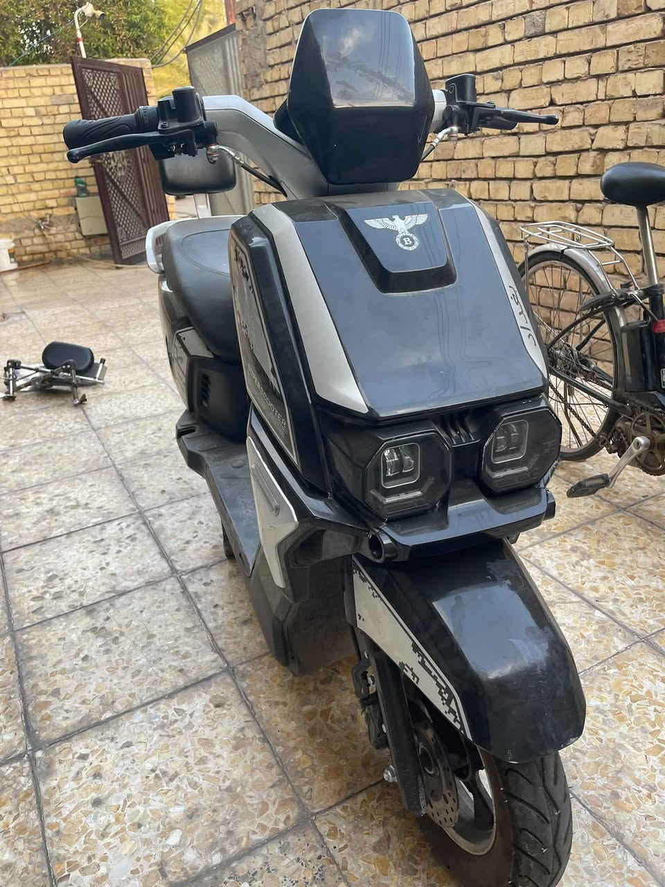 دراجه شحن ماتركس موديل 25 نضيفه جدا  ثلاث سرعات 
سرعته 56 كلشي جديد بيه نقص بس بطاريه وحده الباقي كله شغال. السعر نهايته 400 الاستفسار. ع رقم 
***********
