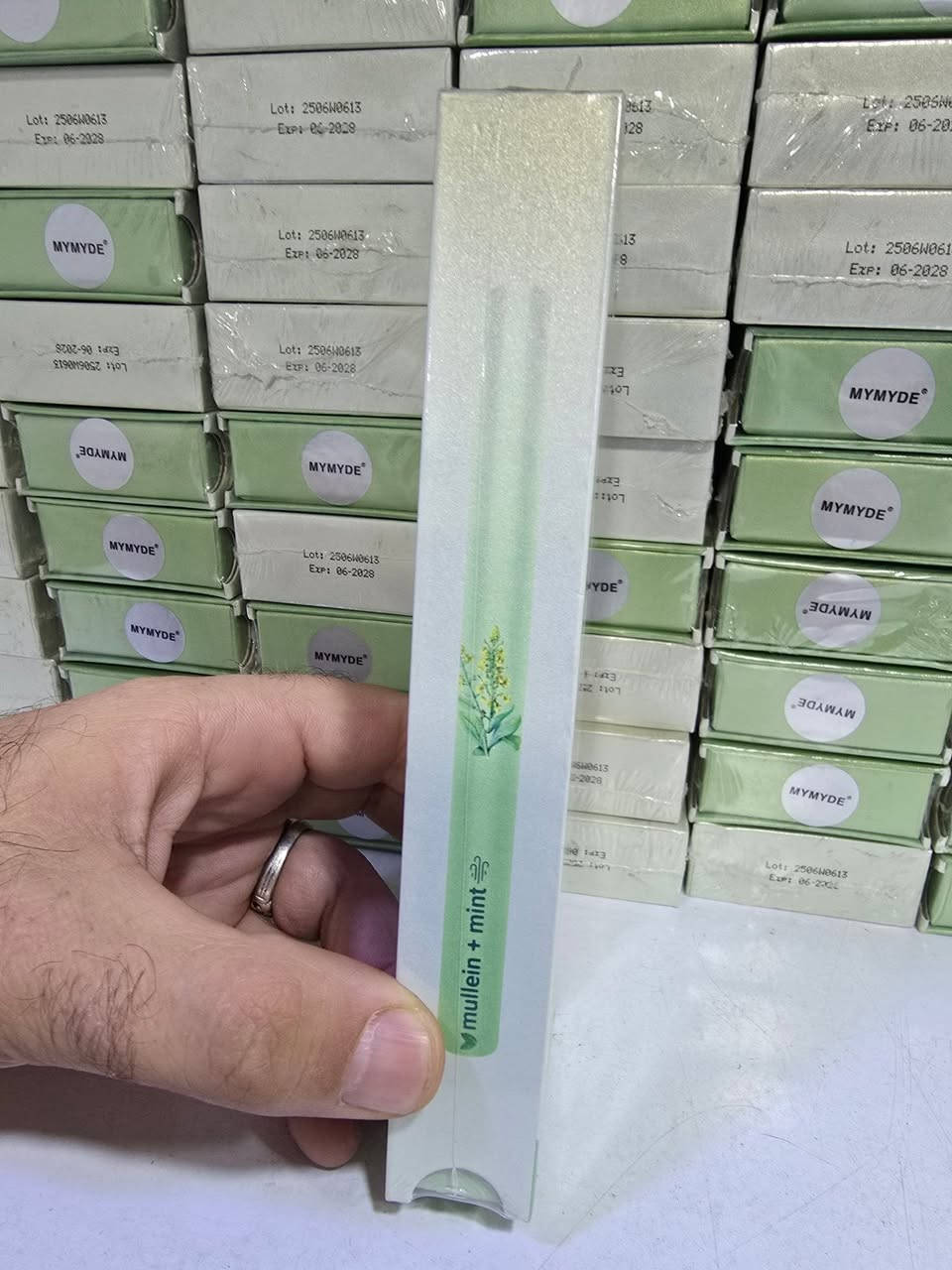متوفر. جمله ومفرد

نص مكتوب في الصور:
- Mullein is an active ingredient to promote clearer breathing. Thyme can purify the air and make breathing smoother. Mint helps ease breathing discomfort and soothe throat and lungs. Supports healthy lungs and clearer breathing Helps clear mucus and reduce congestion Supports overall immunity Naturally fights free radical damage DELICIOUS RESPIRATORY SUPPORT Lung Cleanser with Natural Ingredients,Clean your lungs with
- DELICIOUS RESPIRATORY SUPPORT
- Lung Cleanser with Natural Ingredients,Clean your lungs with
- MYMYDE The Genie Between Fingers HERBAL DIFFUSER EXTRA STRENGTH Lung Cleanse Support Immune Systemy Boost Respiratory Health 600 PUFFS GMO FREE GLUTEN FREE DAIRY FREE SOY FREE mullein + mint SUPPLEMENT FACTS Serving Size: 10 Uses Servings Per Unit: Up to 60 Mullein 575mg 16% Thyme 250mg 10%
