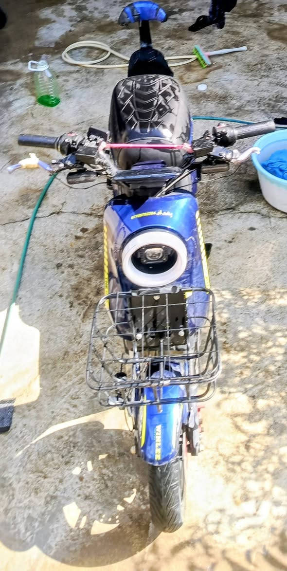 سلام عليكم درجه شحن R9 للبيع مكفول وشاحنه وياها وغراضها وياها درجة نضيفه وسعر425الف وبي مجال ان شاء الله رقم واتساب ***********
