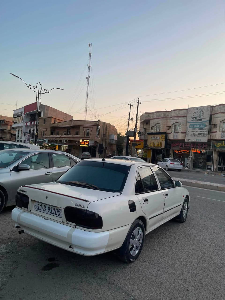 براتون 2002 كير عادي 
مكينه وكير شرط حدادي حلوه
تبريد ثلج تدفه داخلها بحالت الشركه 
كهربايات من الدعاميه لداعميه شغاله مبيها اي نقص  رقم بغداد بسمي ثاني يوم احولك 
بيها 3 قطع البنيد مبدل تجاري وجاملغات الخلفيه 
 السياره بعد احله من الصوره 
 فقط وترايك وين متريد
السعر 43 وبيها مجال 
***********
