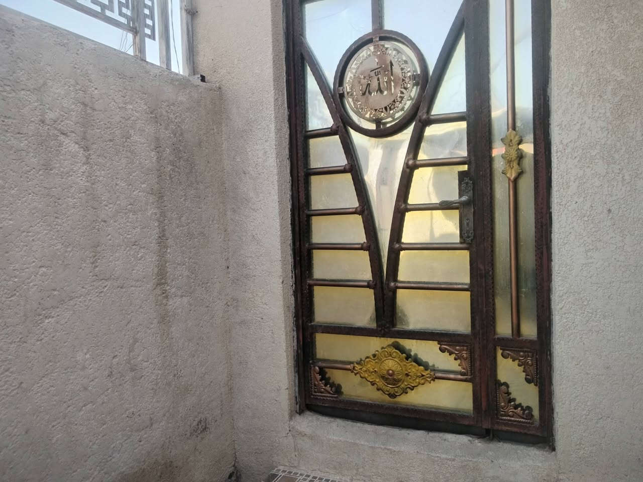 البيت البيع بلكوام يم الحسينيه ال ضاحي مساحه 200 متر غرفتين ومطبخ وصحيات وبراني ستفسارالسعر 20 مليون جاهز ميزانيه كترونيه مسجل بلبلديه ***********
