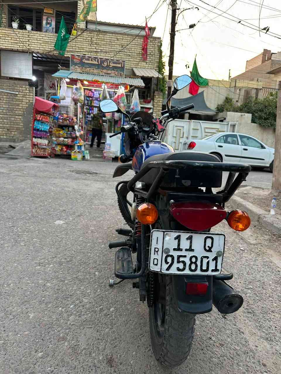 سلام عليكم اعزائي عدي هاي لبوكسر للبيع رقم انكليزي وسنويه باسمي موديل ٢٢ دراجه جاهزه من كلشي ربع متذب عليها مكينتها مجفته جديد وخير من الله مكاني بغداد لمشتل سهرها (مليون و٨٠٠)التواصل واتساب او اتصال بكيفك ***********
