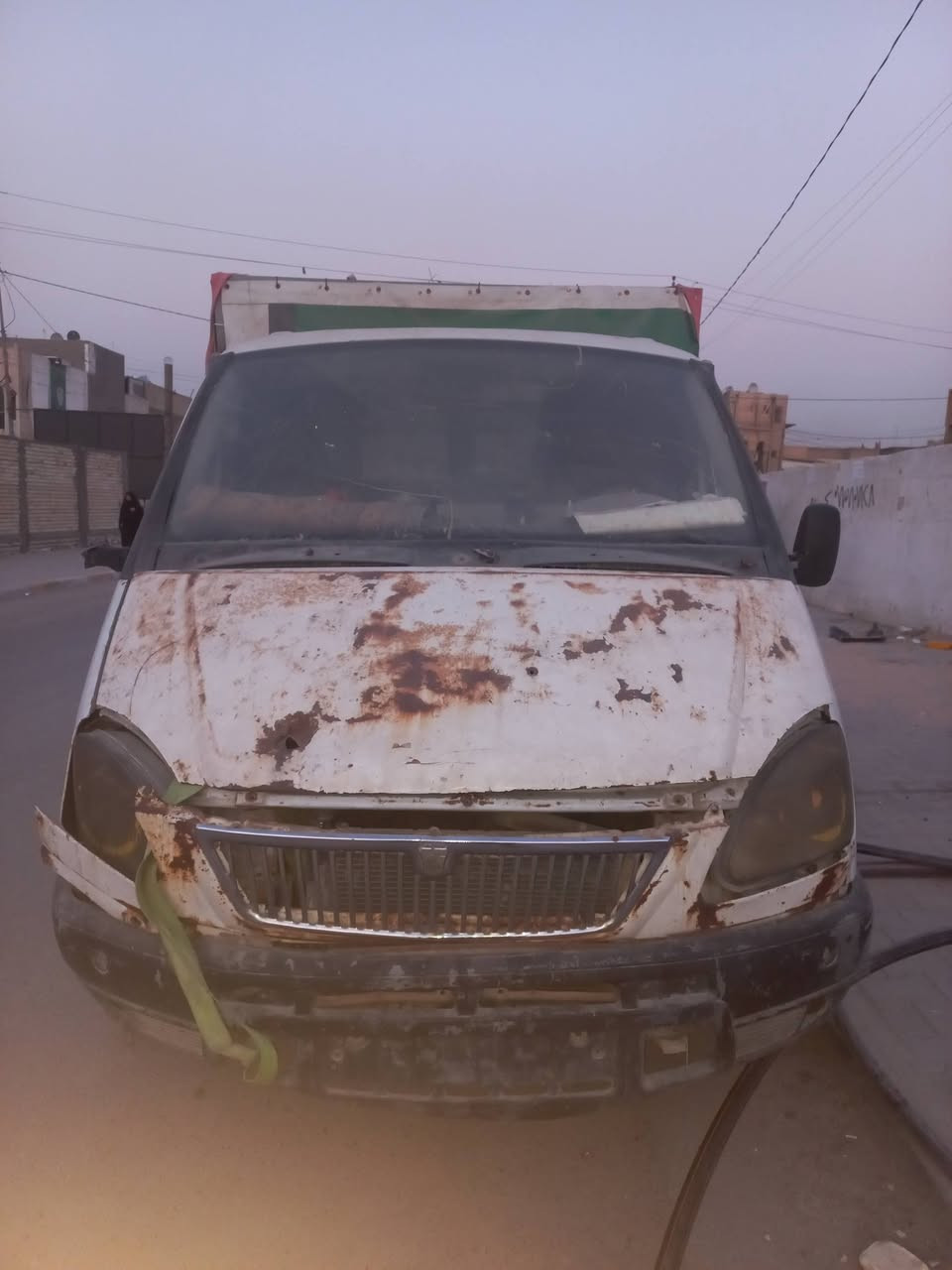 سياره كوم حديد للبيع السعر 10ورقات  العنوان  بغداد الحريه الثانيه قرب شارع المدارس  رقم ***********

