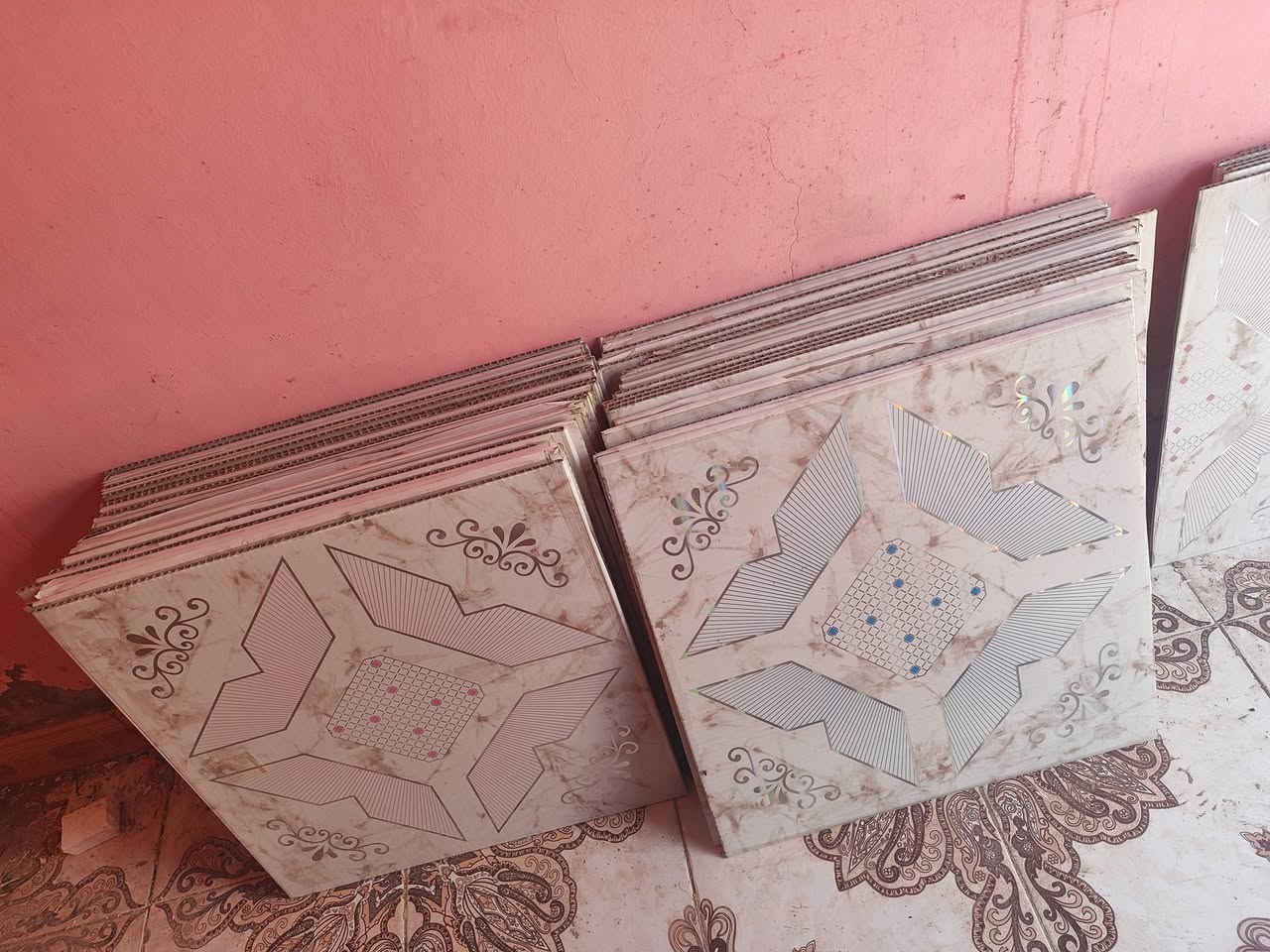 سقف ثانوي مستخدم نظيف مال غرفة 5×4 سعره مناسب 30ألف مكاني بني منصور منطقة ابو غريب للتواصل خاص او اتصال ***********.
