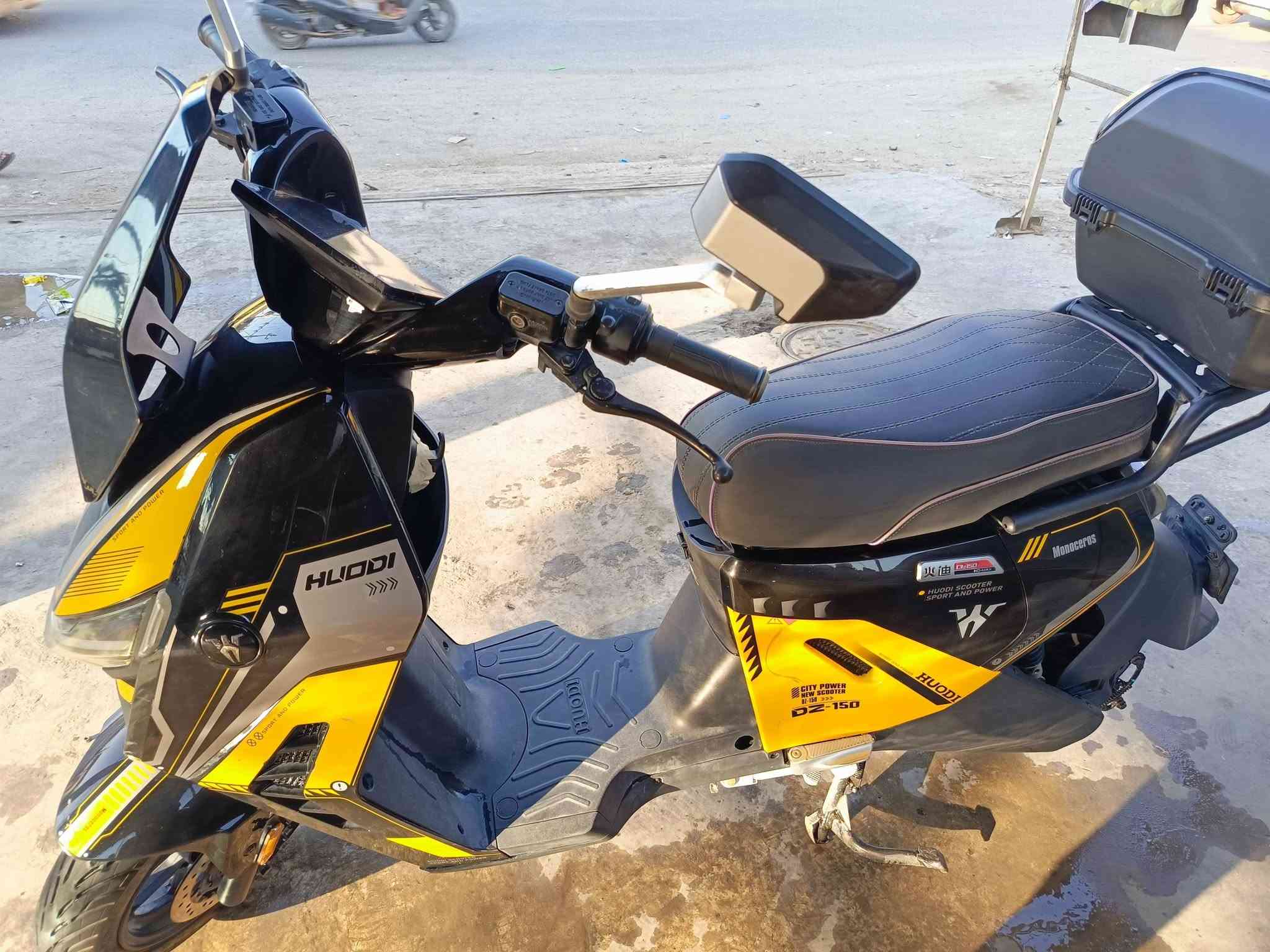 السلام عليكم دراجه شحن شركه هودي للبيع السعر750000الف
سعر الدراجه وحده من المعرض مليون و50بدون بطاريه
اني ابيعلك الدراجه كوله والبطاريه نص عمر*********** بغداد
