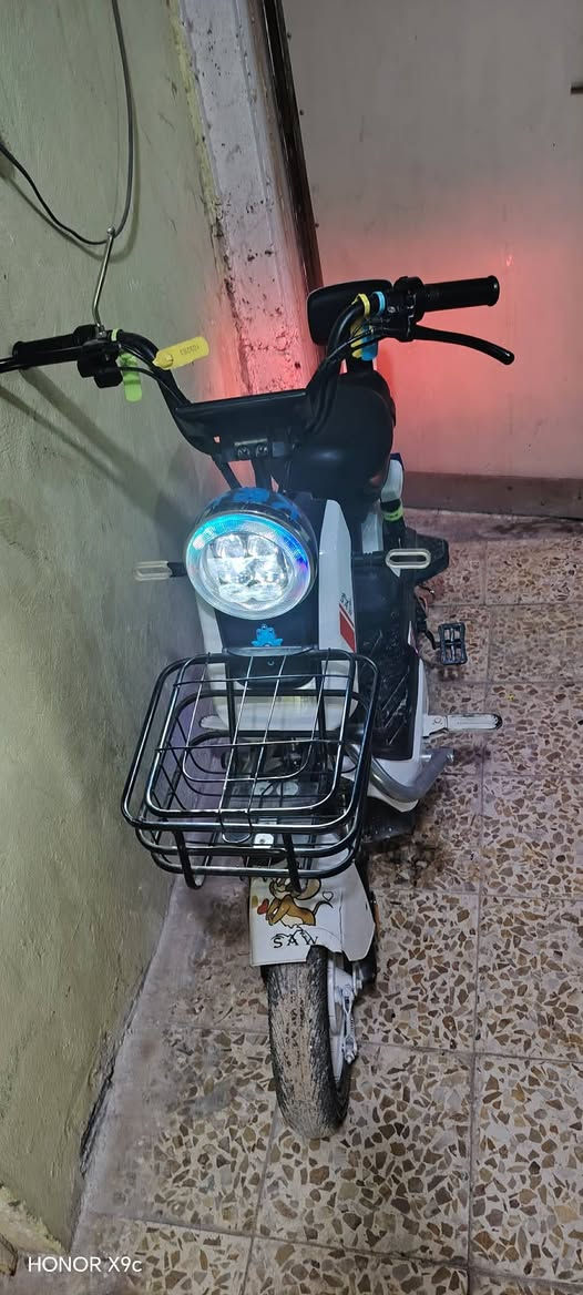 سلام عليكم شباب بسكل البيع شحن  جديد كلش مابي شغل وطلع   250$$***********
