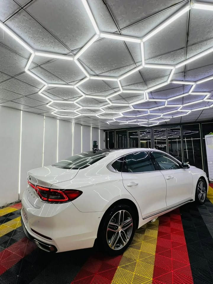 تاج راسي انت ❤️
*للبيع هونداي ازيرا Hyundai Azera 2019*
*رقم اربيل: 22-A 17517*

*المواصفات:*
- *اللون*: ابيض لؤلؤي
- *المنشأ*: خليجي
- *المحرك*: 3.3 V6
- *الكير*: اوتوماتيك شرط
- *المواصفات*: فول فول للأخير 1/1
 - كشنات جلد بيجي
 - ويل كروم
 - تخم تاير جديد
 - كفالة عامة
 - كر محرك شرط
 - ترايك وين ما تريد
- *الحالة*: نظيفة - الاضافات بعد على المشتري
- *المكان*: الكوت / واسط

*السعر: 180 ورقة*
*قابل للتفاوض*

*للاستفسار: ***********

سيارة مكفولة من كلشي، اللي يريد النظافة والرزانه 👑
تعال افحص بأي مكان يعجبك

؟
