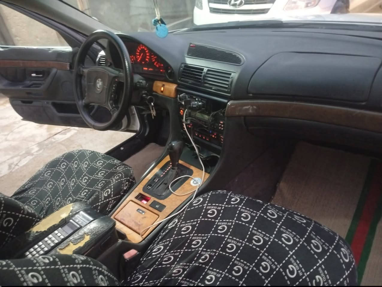 سلام عليكم خوان عادت نشر مستعجل على بيعته سياره بيع بدون مراوس 
خفاش مديل 95بسمي نكليزي حجم 730 مكينه 8 دبل زنجيل 

باتري جديد 
حداديه امامي خلفي جديد 
كهربائيات كله شغاله بدون جطل بلاديه 
منضومت بانزين جديده 
دواخل سياره مخمل كشناته 
نواقصه سياره 
1.جامه اماميه مكسوره 
2.قاعدت رقم امامي مال دعاميه مكسوره 
2.بيه صوت بطل خفيف 
كل ذني ينذبن من سعر سياره 
غيرهن مابيه اي شي سياره 

سعر 62وبي مجال ***********
***********
مكان نجف كوفه ناحية العباسيه

