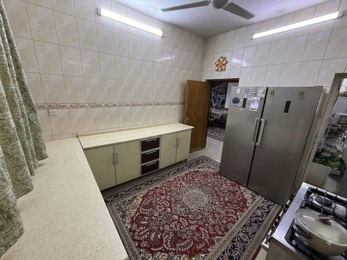 داران للبيع طابو ملك صرف الموقع حي الجامعه المساحه 300متر كل بيت 150متر 6 غرف نوم صاله هول مطبخ مجمع صحيات عدد 2 للاستفسار مكتب النبل للعقار والبناء والهندسه *********** واتساب *********** واتساب
