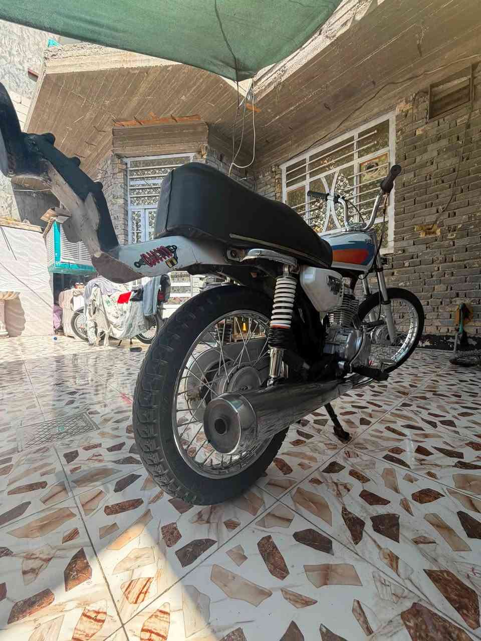 سلام عليكم نامه شلامچه مكينه ٢٥ شاصي اوراق ١٤ دراجه جديده وجاهزه برغي نقص مابيها سعرها ٥٠٠ بيها مجال بسيط كلش مكاني بابل مركز ***********
