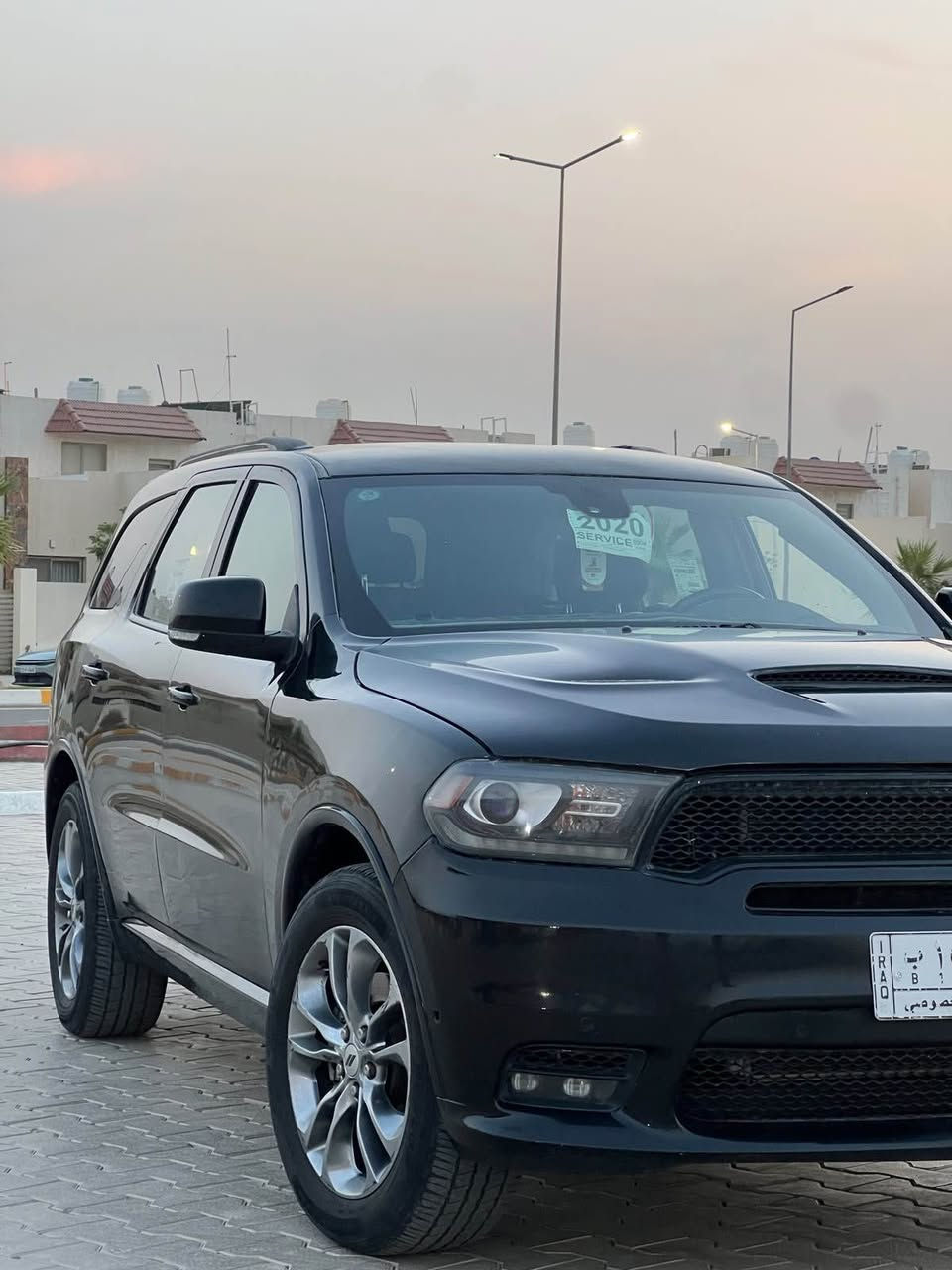 دودج دورنكو موديل 2020 اصل 
محرك هيمي rt حجم 5700
السيارة ضايفلهه منظومة غاز يعني انسى المصرف حالهه حال الكورلا التفويلة مالتهه ب 9000 السيارة تفيد اهل الخط واللي يدور سيارة اقتصادية وجاهزة قيمة مقابل سعر منخفض
السيارة فول مواصفات نقص فقط فتحة
المواصفات 
1-رادار امامي وخلفي مع ميزة النقطة العمياء في المري الجانبية + هيترات بالمري+المري قلابة عند الرجوع للخلف
2-فرملة ذاتية في حالة الرجوع للخلف
3- كشنات حضن جلد vip منفصل مع التحكم الكهربائي بالكامل في الكشنات الامامية
4- تدفئة وتبريد بالكشنات الامامية
5- تدفئة بالكشنات الخلفية
6-تدفئة بالستيرن + شفتات بالستيرن
7-حساسات امامية وخلفية 
8-شاشة كبيرة مع كاميرا دوارة مع ميزة كار بلي 
9- ويل حجم 20 بلادي 
10- هوك خلفي 
11-اوامر صوتية
12-تشغيل عن بعد
13- 3 وضعيات قيادة ايكو نورمال سبورت
14- السيارة تو ويل
 عليهه برمجة مراوح يعني انسى الحماوة والتبريد ثلج بعز الضهر وبيهه طخم بلك ريسنگ يعني صاروخ 
بيهه طخم تاير دنلوب ياباني 
السيارة حادثهه من امريكا جاملغ وبنيد 
وهنا بالعراق صار بيهه مكانات صبغ نص القمارة وجزء من الابواب 
اكفلهه من الكلبه والتجية 
السعر 158 
العنوان بغداد الدورة
*********** بغداد, العراق

نص مكتوب في الصور:
- 67785881