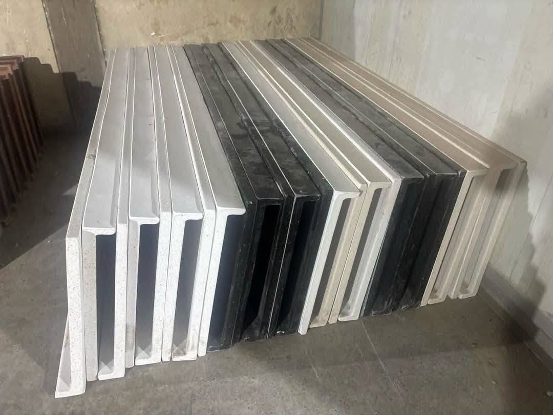 للبيع مرمر نضافه فول جديد عندي كميه  المتر 100 ألف فقط 
موجود متر ونصف
متر و30
