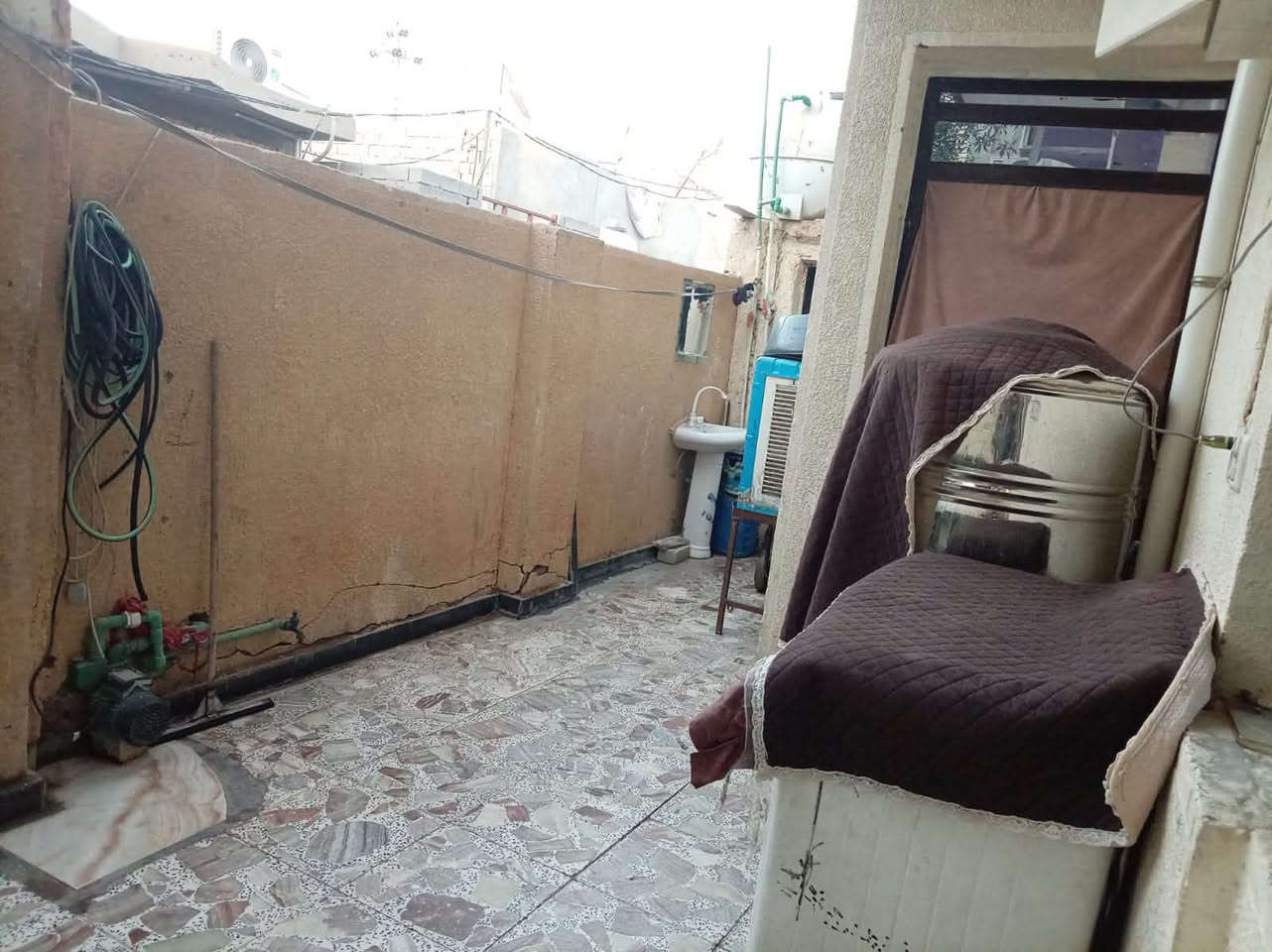 بيت للبيع 100 متر واجهه 8 ونزال 12 في حي العسكري 5 دونم خلف حسينية الصادقين يبعد عن الشارع 50 متر
غرفه وحده واستقبال وصاله ومطبخ وحمام
للاستفسار الاتصال على الرقم ‭***********‬

مكلف بالنشر
