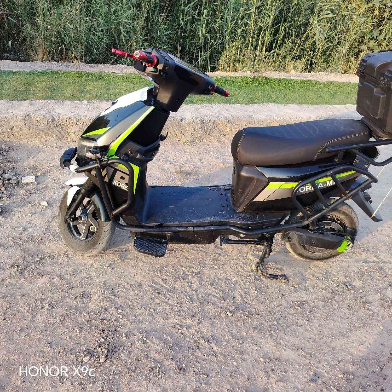 دراجه شحن للبيع سكنس مدرع 

فئه MR كوري 
نضام رجعوع للخلف 
اربع سرع 
لايتات زنون  
دراجه نضيفه حيل البطاريات عل فحص. 

السعر 650وبي مجال اي استفسار اتصل عل رقم /***********

المكان النساف قرب جسر البعلوان
