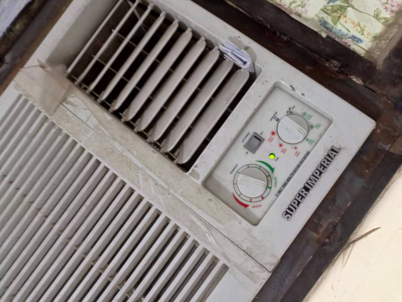 السلام عليكم مكيف سوبر امبريال طنين هواه. ثلج. شرط الفحص
225. 
***********
