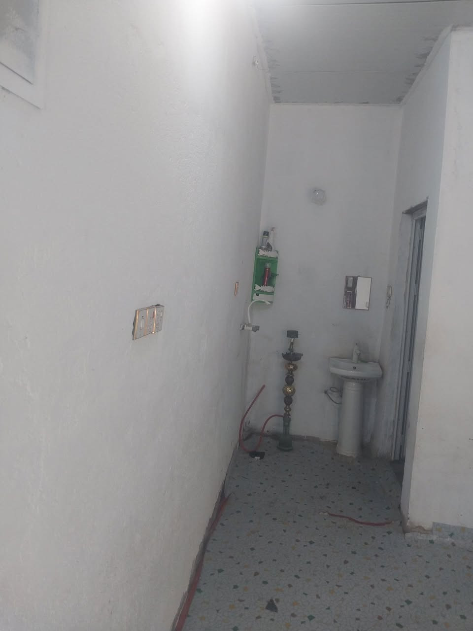 بيت البيع مساحته ١٣٥ بناء صار سنه ونص جديد بنزله صيدليه نخله ثاني فرع عن شارع بيت جاهز شراي يراسلني واتساب لو اتصال بخدمتكم ***********
