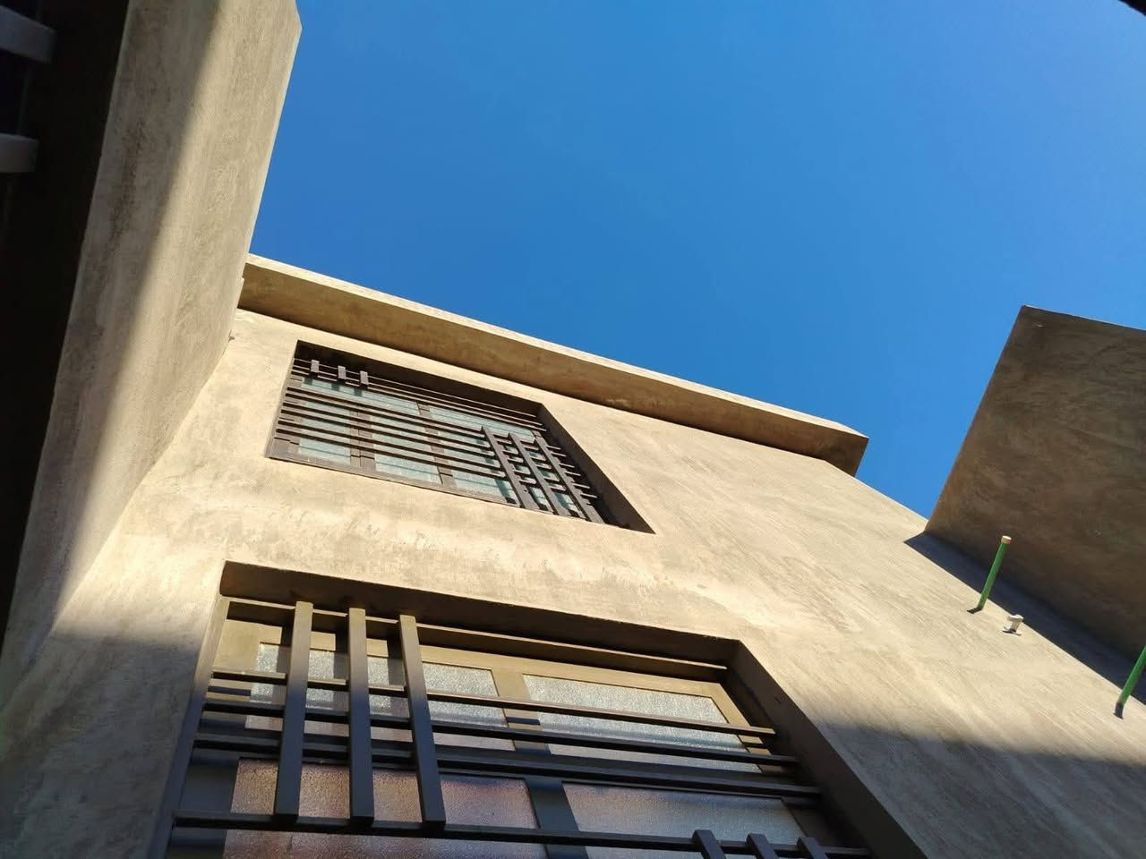 بيت مساحة ٢٠٠ متر طابق واحد بنا درجه اولى طابو زراعي قرب جامع القدس الجغيفي الثانيه السعر ١١٥ للإستفسار ***********
