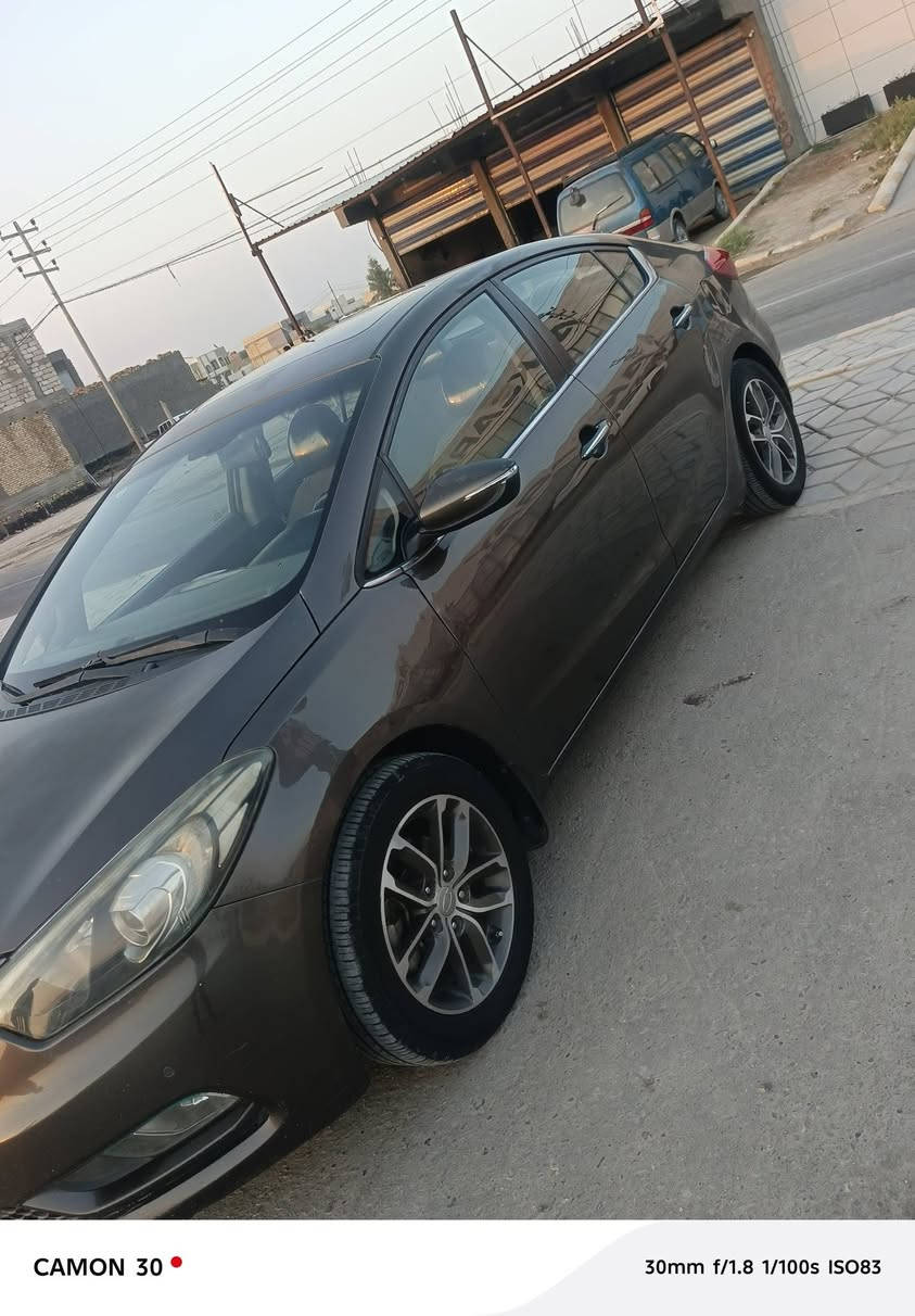 السلام عليكم 
سيراتو موديل 2015 خليجي فول مواصفات واحد ع واحد رقم بغداد انكليزي بسمي تحويل ثاني يوم
السياره جاهزه للاخير كير محرك تبريد منظومه جديده طخم تاير جديد بيه 3 قطع صبغ بدون دواخل 
محرك 2000 السعر 90 وبيه مجال للشراي
مكان السياره بابل للاتصال ***********
***********
