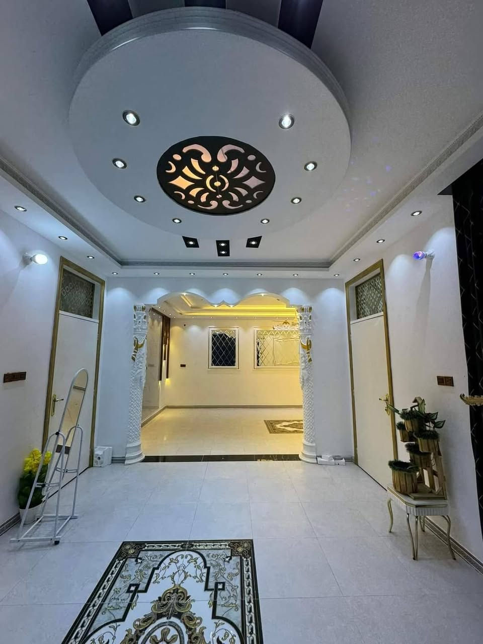 يالله. مساء الخير. جزء بصسيط من اعمالي اتمنى ينال عجابكم مستعدون لكلفة الديكورات الداخل ولخارج عليك الختيار وعلينه التنفيذ       ومستعدون لترميم الدور ولبناء بحدث الموديلات 
العنوان حله.  للتصال  او المراسله ***********  اخوكم حسين الجنابي للديكور
