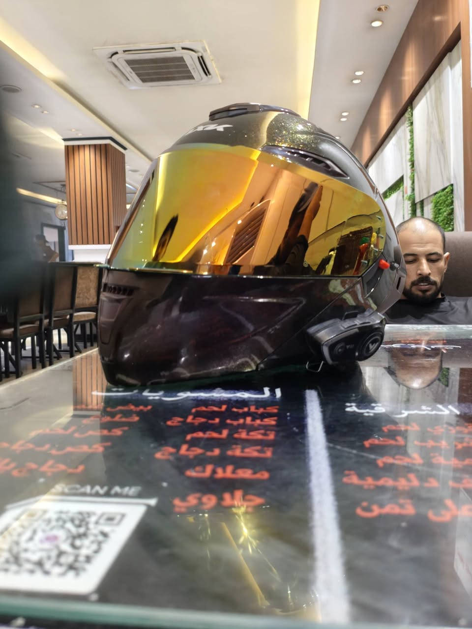 خوذه نضيفه وسعره مناسب ٥٠وبيه مجال حك الجيه ***********

