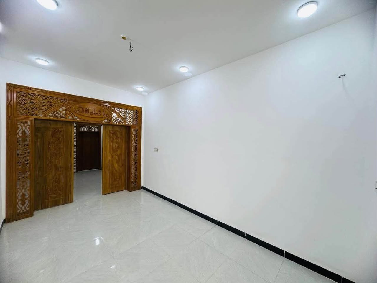 يا الله بيت 🏡 للبيع ( مساحة ١٠٠ متر) مكانه نجف مجمع بيتي 2مقابيل مجمع الميرات  ( طابو صرف سند حر 🤩) شارعه ١٢ بصف شارع ١٥ يحتوي عله غرفه نوم 🛌 ومطبخ وصاله ومكشوفه وصحيات عدد ٢ وستقبال صطح شتايكر  خريطه كلش حلوه((سعر لبيت 70 وبي مجال 🤩)) وره لمدرسه استفسار نتصال او تساب ***********📞

