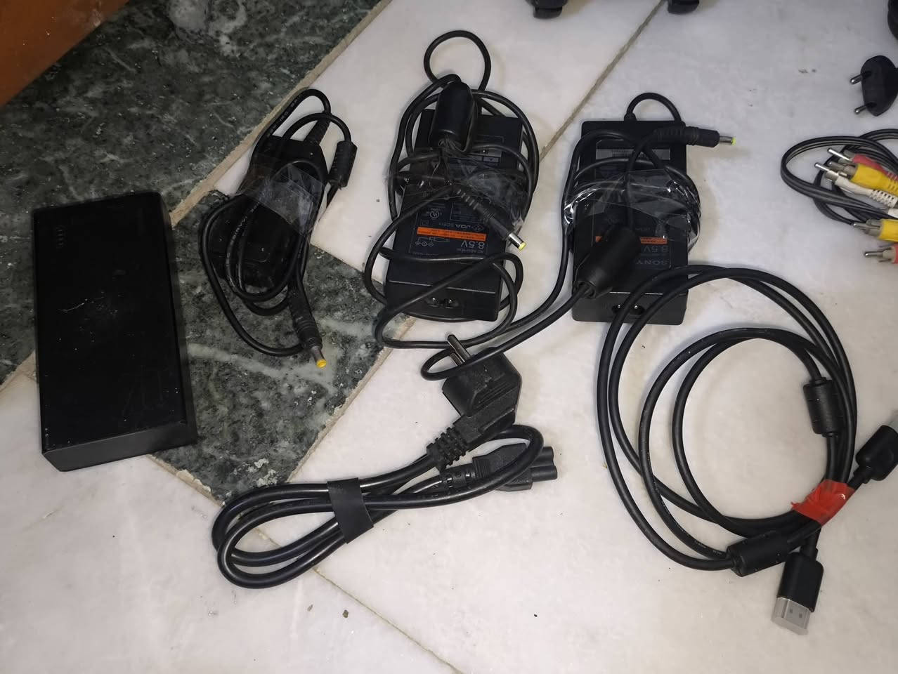للبيع
ps3 شغال بس يحمه وره فتره
PS2 شغال الفات الويا غراض
ال بقيه مال ps2 اكو شغال ما يقره صوره و اكو شغال يأخذ كهرباء بس ما يدوس دكمه و واحد طافي 
تواصل واتساب ***********
توصيل موجود
