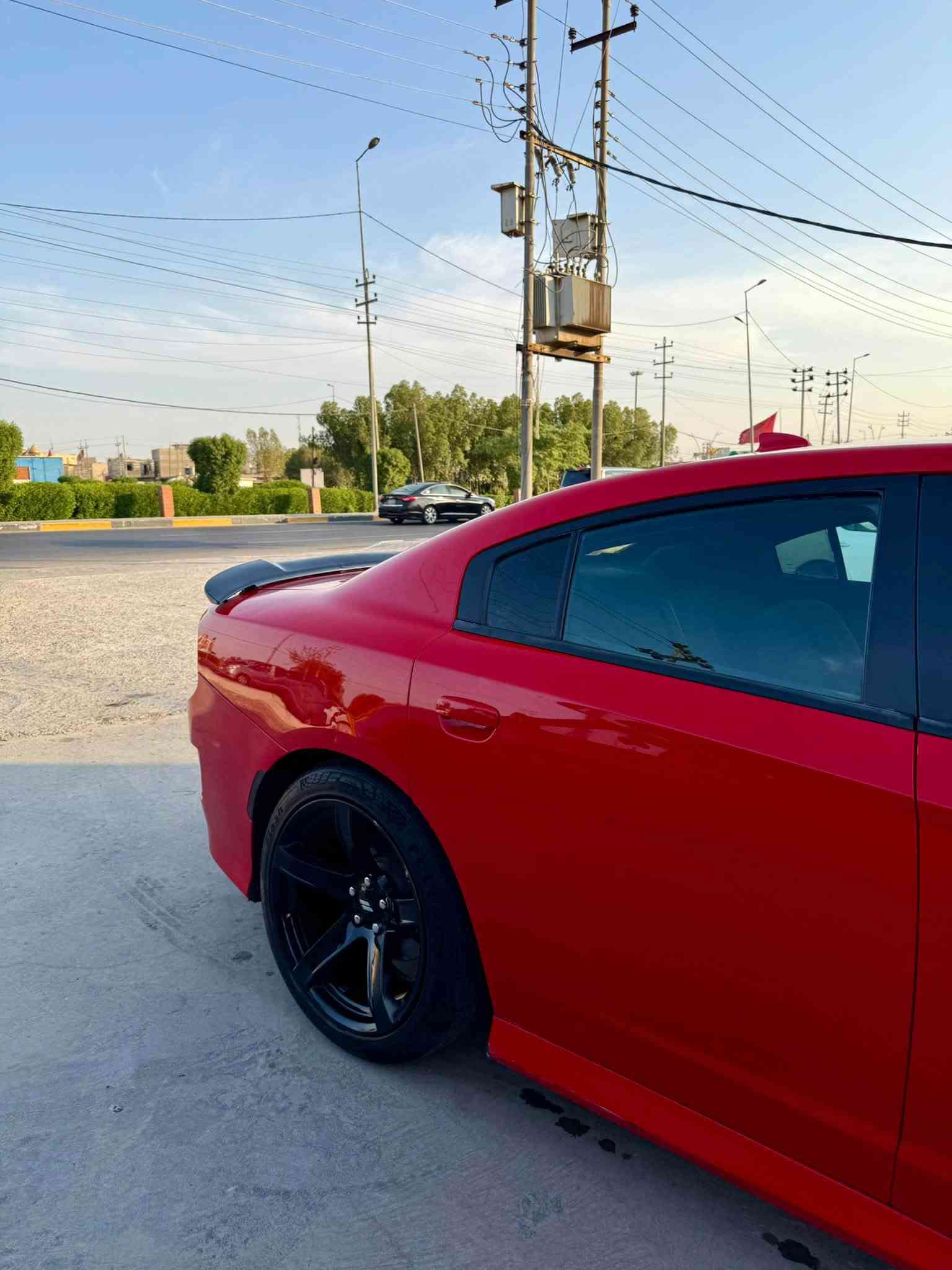 السلام عليكم
جارجر 2016 HIME 5.7 V8 
الون احمر ناري 
رقم بصرة 
سنوية + حدادية + تخم تاير كله جديد 
بنيد محدث وجاملغ بارد بدون فتح 
السياره بدون ايرباك بدون شواصي بدون لغود ابداً
كير و مكينة مامفتوحات 
العنوان البصرة القرنة 
السعر 170 وبيها مجال 
التواصل ***********
