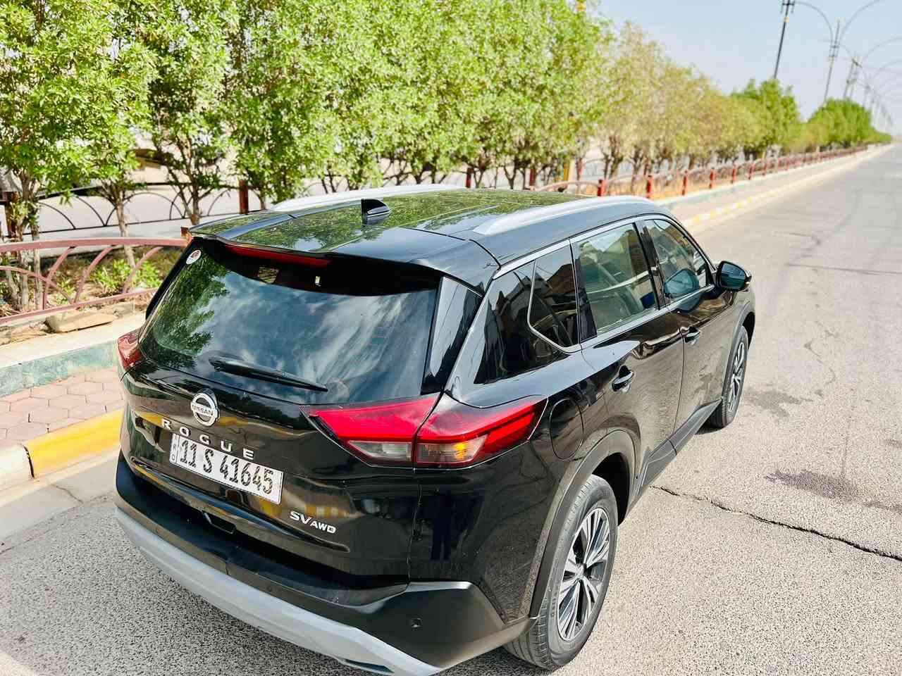 نيسان روج • ٢٠٢١ • ٢٥٠٠
