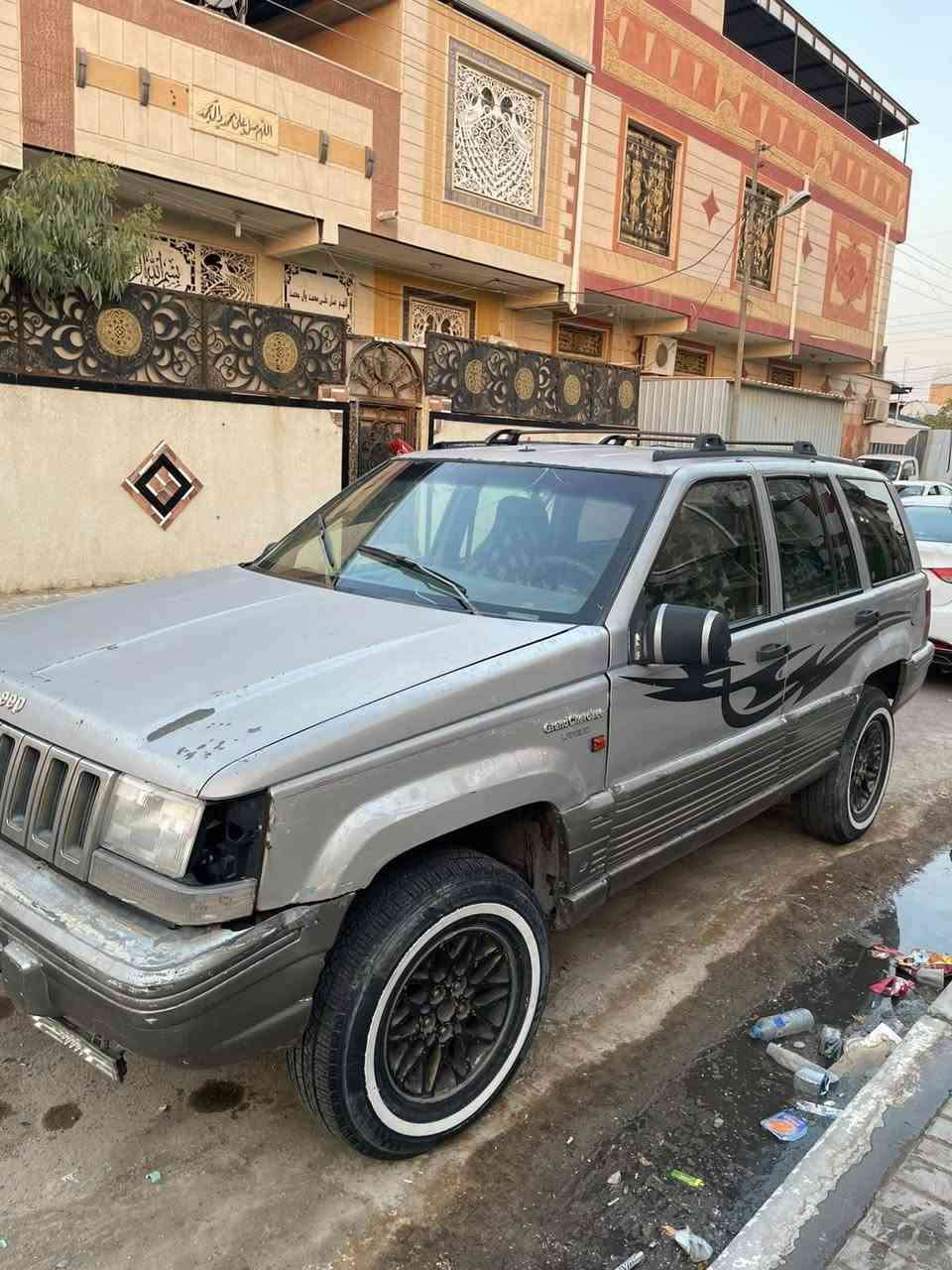 جيب شيروكي موديل 1993 محرك بطة 3000 رقم بصرة خصوصي وراعيه بلبصرة السعر 35 ورقة وبي مجال بسيط للاستفسار الاتصال على الرقم ***********
