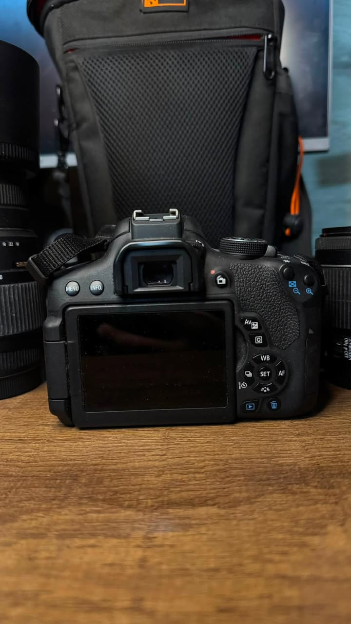 السلام عليكم
لبيع كاميرا Canon EOS 750D بحالة ممتازه ، مناسبة للتصوير الفوتوغرافي والفيديو والمبتدئين والمحترفين.

الملحقات: 
حقيبه احترافيه
عدسه 70-400
عدسه 18-55 
رام 32 كيكا
شاحن اصلي

🔹 الدقة: 24.2 ميكابكسل
🔹 مستشعر APS-C CMOS
🔹 معالج DIGIC 6
🔹 تركيز تلقائي 19 نقطة
🔹 تصوير متتابع 5 صور بالثانية
🔹 ISO من 100 إلى 12800
🔹 تصوير فيديو Full HD 1080p
🔹 شاشة 3 إنچ لمس وقابلة للحركة
🔹 Wi-Fi + NFC
🔹 فلاش داخلي
🔹 تدعم عدسات Canon EF / EF-S 

💰 السعر: 460 الف
مكاني كربلاء
للاستفسار : ***********
