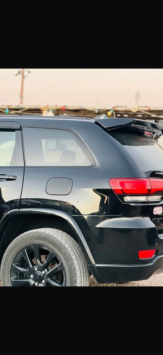 جيب 2019 لمتد بلاك 
فول مواصفات 
تنته بلسقف 
كشنات تدفئه تبريد كهرباء 
حادث جاملغ وبنيد 
السعر 180 وبيه مجال 
***********

نص مكتوب في الصور:
- FALLUJAH Iraq
- ٣:٤٨ BidFax انتقال Jeep Grand Cherokee Laredo 2019 Black 3.6L 6 vin ... حفظ مشاركة 2017 Jeep Grand Cherokee, Lare... BidCars 2022 Jeep Grand Cherokee, Lare... BidCars 1c4rjfag2kc563135