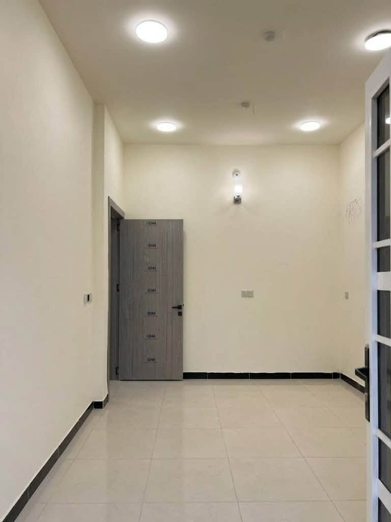🏡 بيت مميز للبيع في بغداد – الغزالية / العقداء
📌 رقم العقار: 1248

📐 المساحة: 100 م²
📏 الواجهة: 5 م
📏 النزال: 20 م
🏢 3 طوابق
🛏️ 4 غرف نوم
🚪 مدخلين
🏗️ بناء 2026 – درجة أولى
📜 طابو صرف

✨ بناء حديث، تصميم عملي، ومناسب جداً للسكن العائلي.

📞 للاستفسار والمعاينة:
***********

📍 بغداد – الغزالية – العقداء
