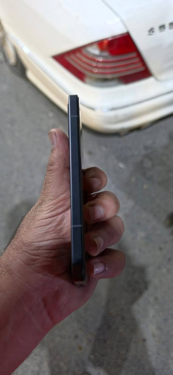 جهاز هونر 600 استخدام يوم واحد ملحقاته كامله
ذاكرة 256

عشوائيه 12

ضاهر بصوره كامل تفاصيل

شاحنه بعدهي ممفتوحه

السعر خاص للستفسار

***********

نص مكتوب في الصور:
- حول الهاتف MagicOS اسم الجهاز HONOR 600 المعالج المركزي Qualcomm Snapdragon 7 Gen 4 ذاكرة الوصول العشوائي ١٢ غيغابايت ١٢+ غيغابايت Honor RAM Turbo البطارية mAh 7000 شاشة بتقنية حماية البصر من Honor ٢٧٢٨ x ١٢٦٤ المساحة الفارغة ٢١٤,١٩ غيغابايت الإجمالي ٢٥٦ غيغابايت وحدة التخزين الداخلية الموديل VKJ-NX9 رقم الإصدار 10.0.0.156(C185E2H1)