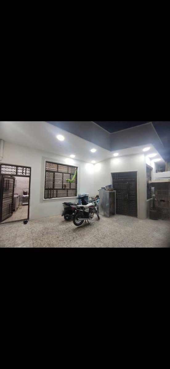 بيت للبيع  200 متر.. طابو زراعي
طابقين.. للبيع علوة الفحل قرب جسر الامام علي.ع./ شارع القاعة

شارع 10 تبليط /ماء / كهرباء / مولده/ المنطقة جدا هادئة

البناء طابوق/ الاساس صب كونكريت/ السقف صب كونكريت
سيراميك / كاشي الارضية.. 

يحتوي على.. 
غرفتين..و صالة /و استقبال/ ومطبخ / وصحيات داخلية / صحيات خارجية 

الطابق الثاني / غرفة / حمام / مخزن كبير / سطح امامي 

السعر/ 90 وبي مجال  للاستفسار ***********
