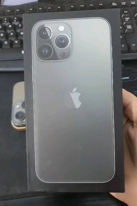 ايفون 13 PRO MAX 256GB امريكي  بطارية 80 
جهاز نظيف نظافة 100%
مبدل فقط كاميرا خلفية
وين موقعك بالضبط؟ حتى المشتري يعرف يجي يستلم من أي منطقة/محافظة.: 
حي مغربة
هل ويا الجهاز الكرتونة وباقي الملحقات مثل الشاحن أو الكيبل؟: 
فقط كارتون
مبدّل الكاميرا الخلفية فقط لو أكو أي صيانة/تبديل ثاني بالجهاز؟: 
فقط كاميرا خلفية
هل الجهاز شغال 100% وما بيه مشاكل بالفيس آي دي، السماعات، المايك، أو الشبكة؟: 
لاتوجد اي مشاكل
شنو السعر النهائي وكم نسبة الفصال؟: 
675 الف