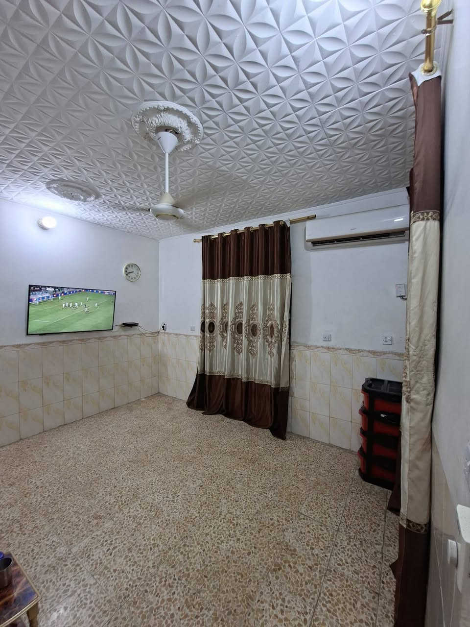 🔺🔺🔺🔺 دار للبيع طابقين
✅المساحه الكليه 150متر الواجه..10ونزال 15 متر

  بناء طابوق   صب كونكريت  ونظيف جدا 

✅الموقع .. حي العسكري  شارع 10متر على ساحه

✅السعر 175 مليون قابل للمداوله 

.الطابق ارضي غرفه نوم وصاله واستقبال ومطبخ وصحيات  الطابق الاول غرفه نوم ومطبخ وهول وصحيات وبيتونه البيت جاهز للسكن السطح فرشي

.

للأستفسار الأتصال   على***********//*********** مكتب ابو سجى حسين الجنابي الحي العسكري🏠  ملاحظة:

إذا عندك بيت للبيع أو مراوس، تواصل ويانا عبر الواتساب أو الماسنجر.
