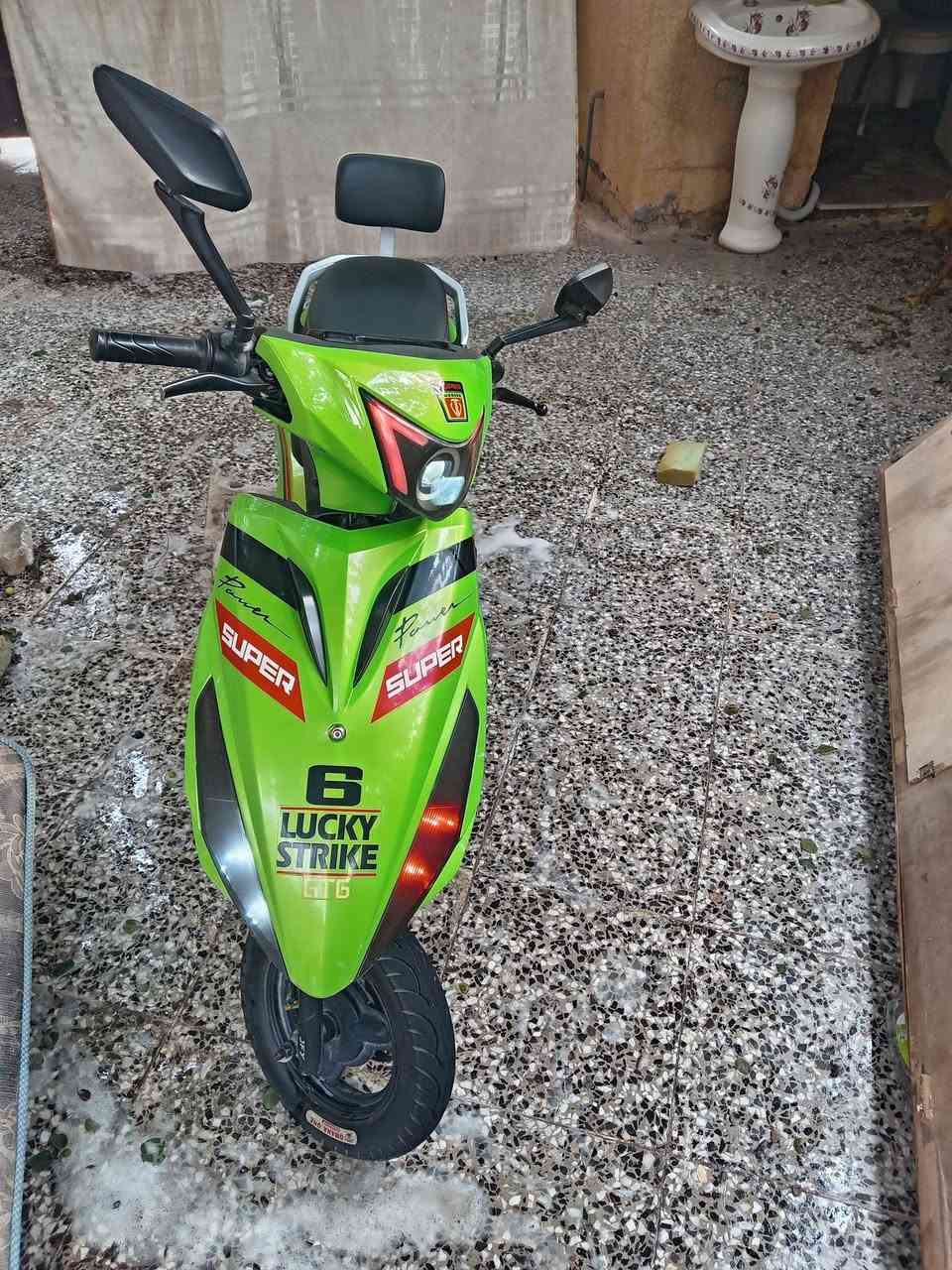 السلام عليكم
دراجة ماكس شحن 🛵
للبيع السعر 350 
دراجة نضيفة مابيه اي خلل 
مجرد يحتاجلهه بطاريات 
المكان بغداد حي الجهاد الديوان 
رقم الهاتف ***********
