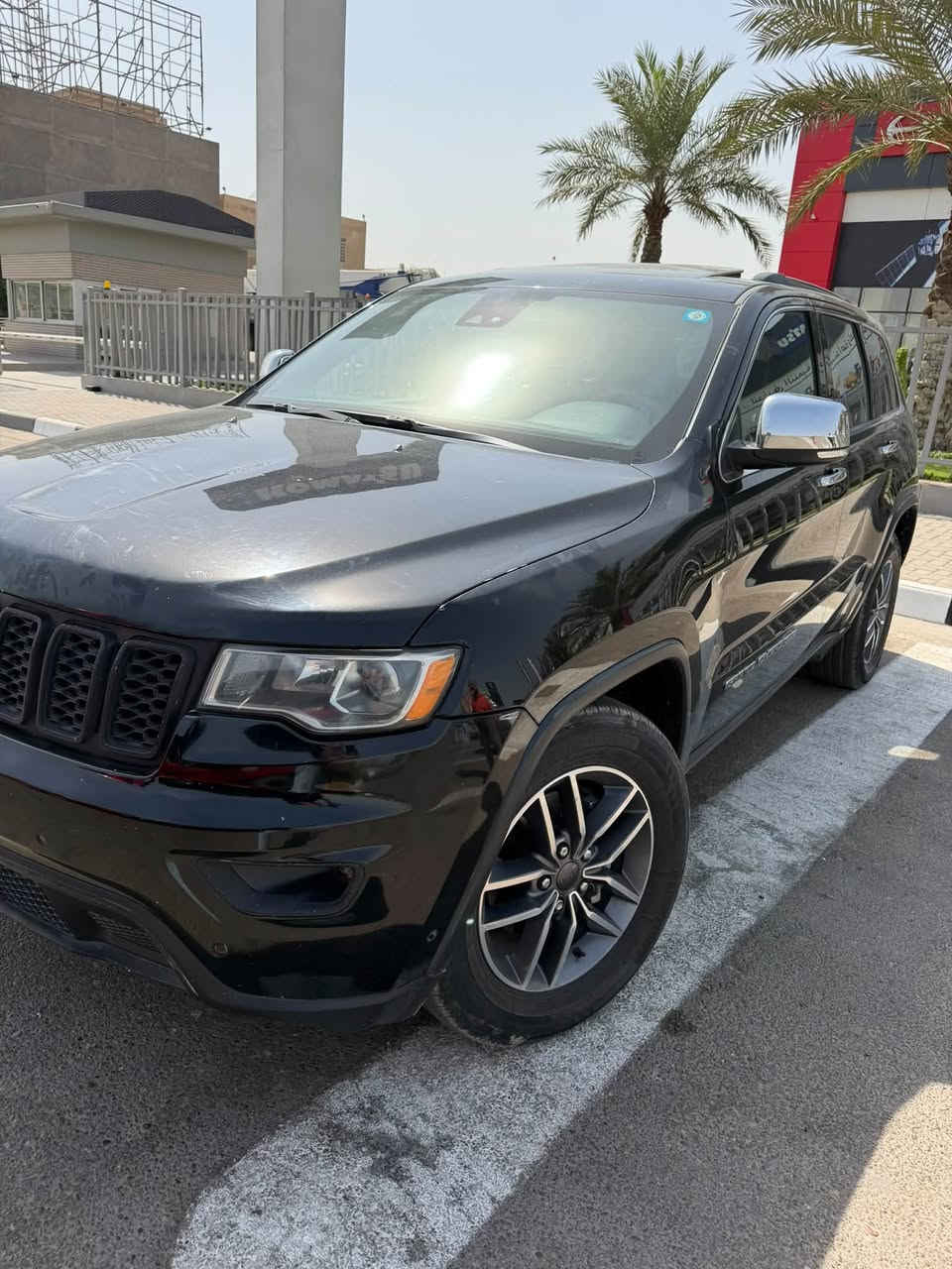 السلام عليكم
jeep للبيع 
موديل 2020
المواصفات 
فول 
فتحه 
رادار امامي وجانبي 
شاشه كبيره كامره دواره 
كشنات جلد +الاماميه كهرباء 
تدفىه بالستيرن 
اشاير بالمري 
ويل ١٨

السياره ماشيه (٩٥ميل ) كير محرك صدر تبريد خير من الله 
السياره باسمي رقم بغداد جديد وتحويل نفس اليوم

الون اسود 
حاله السياره وارد امريكي 
الحادث بدايه البنيد + جاملغ اليمنه صبغ 
اما باقي السياره مكفول 
السعر (٢٠٨)
مكان  السياره
بغداد مقابيل مخابز باب الاغا 
للاستفسار 
***********
