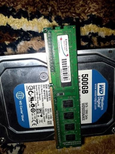 • تجميعة شركة : Dell optiplex (الكيس الاصلي  بحجم mid-tower)
•المعالج(CPU): Intel core i3 (الجيل الثاني )
•الرامات (RAM): 4جيجابايت DDR3 (شريحتين )
•التخزين (HDD) : هارد500 جيجابايت نوع western Digital Caviar Blue (RBM 7200 سريع )  يحتاج تصليح أو تبديل 
• مزود طاقة (power supply) : DELL الاصلي شرط بقدرة 265واط 
• يتصلحالمنافذ والتشغيل : منفذ HDMI ومنفذ VGA ومنفذ USB متعددة وقارئ اقراص DVD-RW ومدخل كابل شبكة LAN
•الحالة شغال وجاهز للاستخدام فقط يحتاج كارت شاشة وهارد 
*• مانختلف على السعر .... 
للتواصل واتساب ***********

