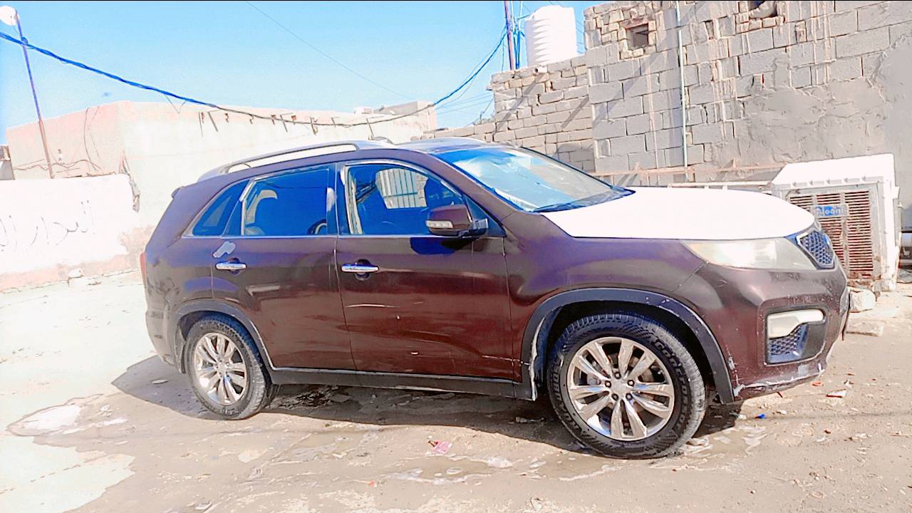السلام عليكم .سياره سورنتو 2012 امريكي فول مواصفات بنوراما .بصمه تشغيل .تحكمات استيرن وجميع مواصفات الفول .6V.تبريد 3قطع .كير محرك حداديه جيد .السياره جارده تحتاج صبغ وبيها ملاحضات بسيطه .السعر ب110وبيها مجال .امداور فقط رقم كربلاء انگليزي 
مكان السياره. ناصريه فضليه