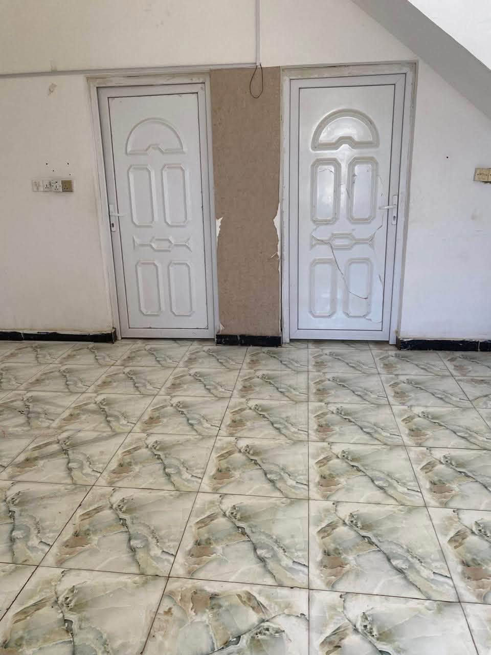 #ايجاره 350
يتوفر شقه سكنيه للايجار في حولي ام الخيل 

تحتوي على غرفتين نوم وصاله ومطبخ وصحيات +سطح 

—————————-
#متابعة_الصفحة
#نستقبل_جميع_عروضكم
———————————————————
🔺#للاستفسار الاتصال على ***********
او زيارة مكتبنا الكائن في حي المعلمين 
نزلة فلافل تشرين مكتب الماس للعقار
