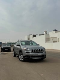 شيروكي لاتتيود • V6 ٣٢٠٠ • بزون