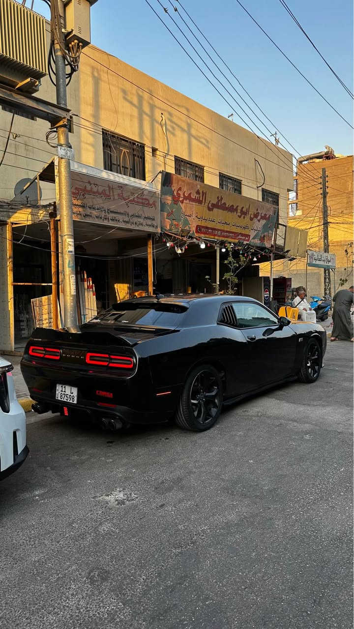 دوج جالنجر 2018 
SXT 3600 
المواصفات : 
🔻 دخول ذكي ، بصمه ابواب 
🔻شاشه كبيره ، كاربلاي ، اندرويد اوتو بلادي 
🔻تدفئ وتبريد كشنات
🔻 تدفئة ستيرن 
———————-
السياره بيها ٥ قطع صبغ وبيها بارد ابيعها حزام 

للتواصل *********** 
موجود على الماسنجر كربلاء, العراق
