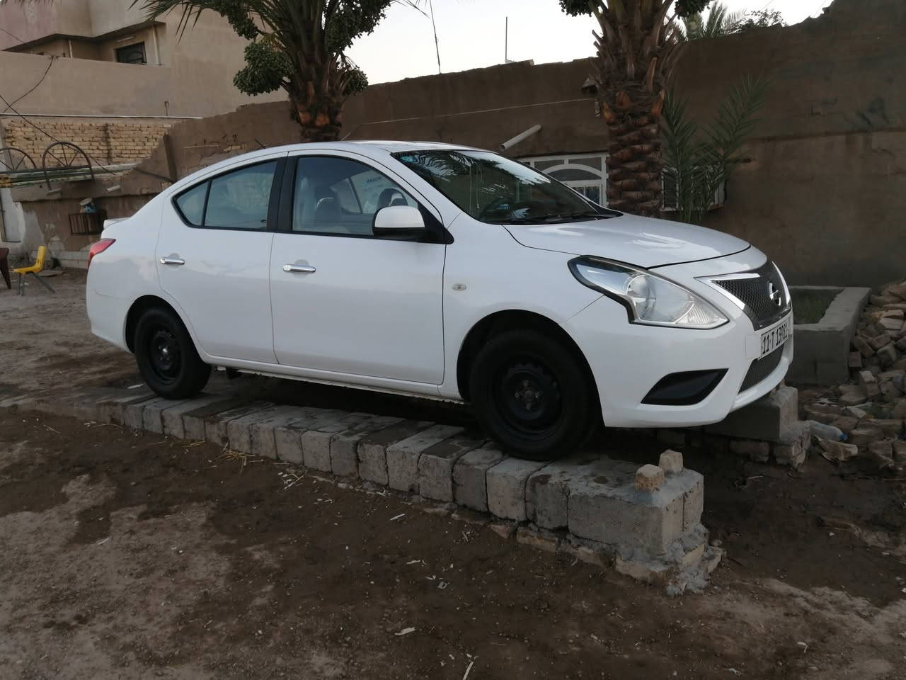 سيارة نيسان صني هندي موديل ٢٠١٩ بليتة زرقاء ماشية 101 الف مكفولة كير ومحرك وتبريد وطخم تاير دوشمة جديدة سيارة نظيفة جداً واستخدام بيت فقط بارد موضح بالسونار السعر 110 وبيها مجال بسيط للاستفسار التواصل ***********
