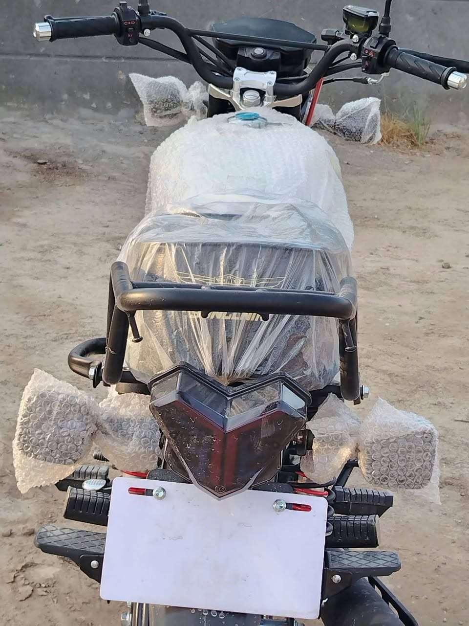 سيفان 27 زيرو البارحه طالعه من الوكيل بعدها عل سحك كفاله عامه
مكينه 200 C c
السعر مليون و100  وبيهامجال حك الجيه 
مكان بابل القاسم السلط

***********
