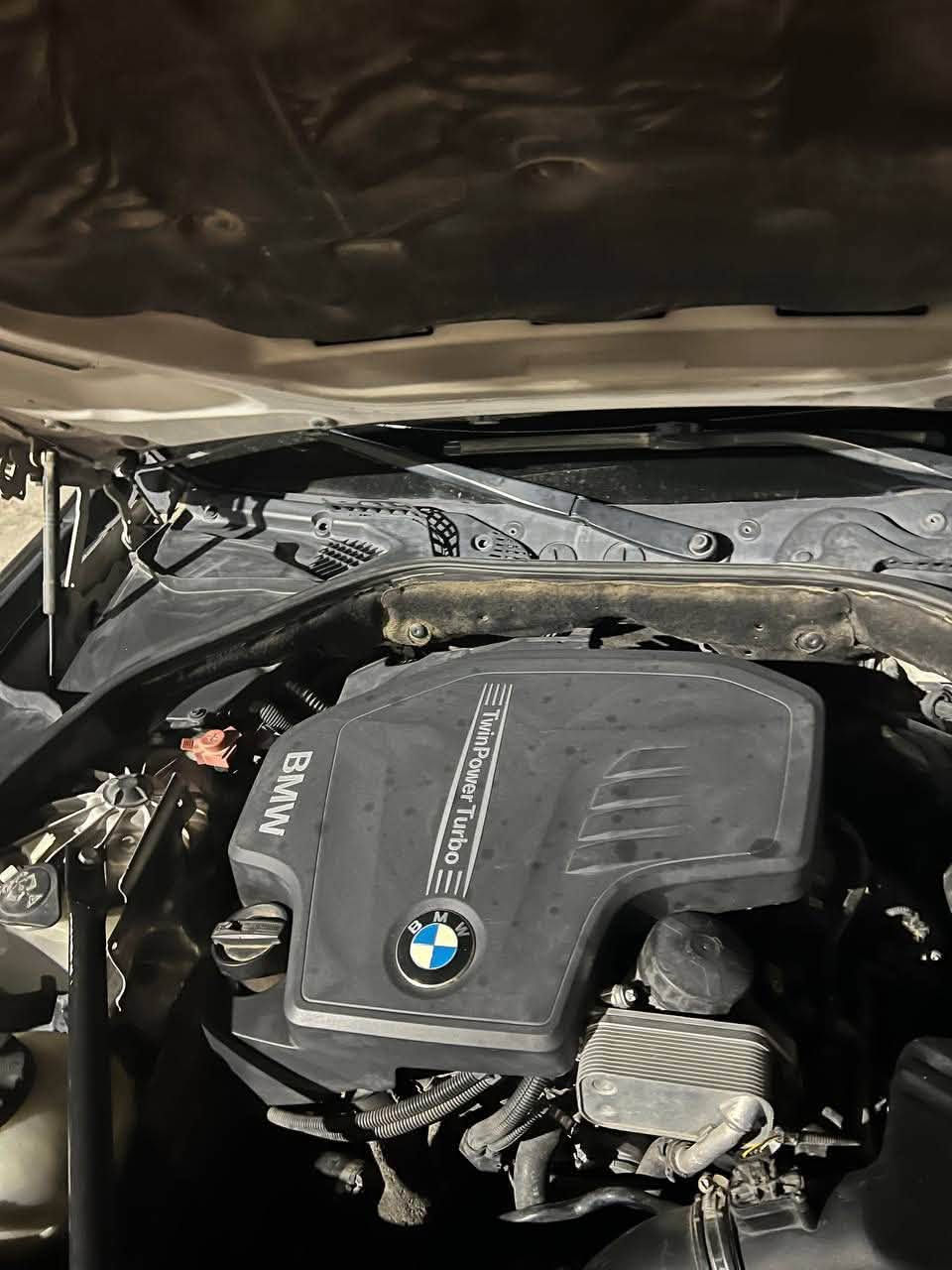 السلام عليكم BMW F10 520 لبيع   - موديل 2013 • الحالة: كلين بدون صبغ Twin Turbo 2000 :المحرك 
• ويل M
المواصفات الإضافية: · فول أوبشن · مري شفط · 5 بردات · شاشة · كاميرا · بصمة · فتحة حساسات 360 · نظام توفير الوقود وبعد موصفاتها المعروفه 160 بيها مجال موقع السياره موصل سيارة بسعر فورتي بلاااااش 🔥
 ***********

