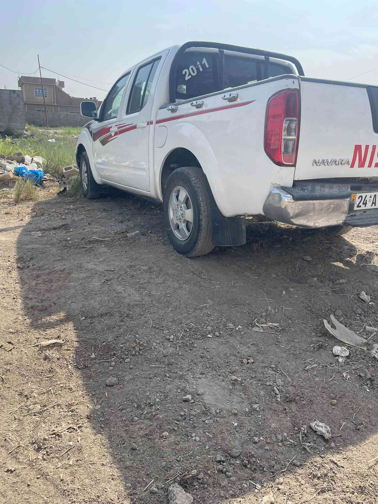 نيسان نيفاره • موديل ٢٠١١ • كير عادي
